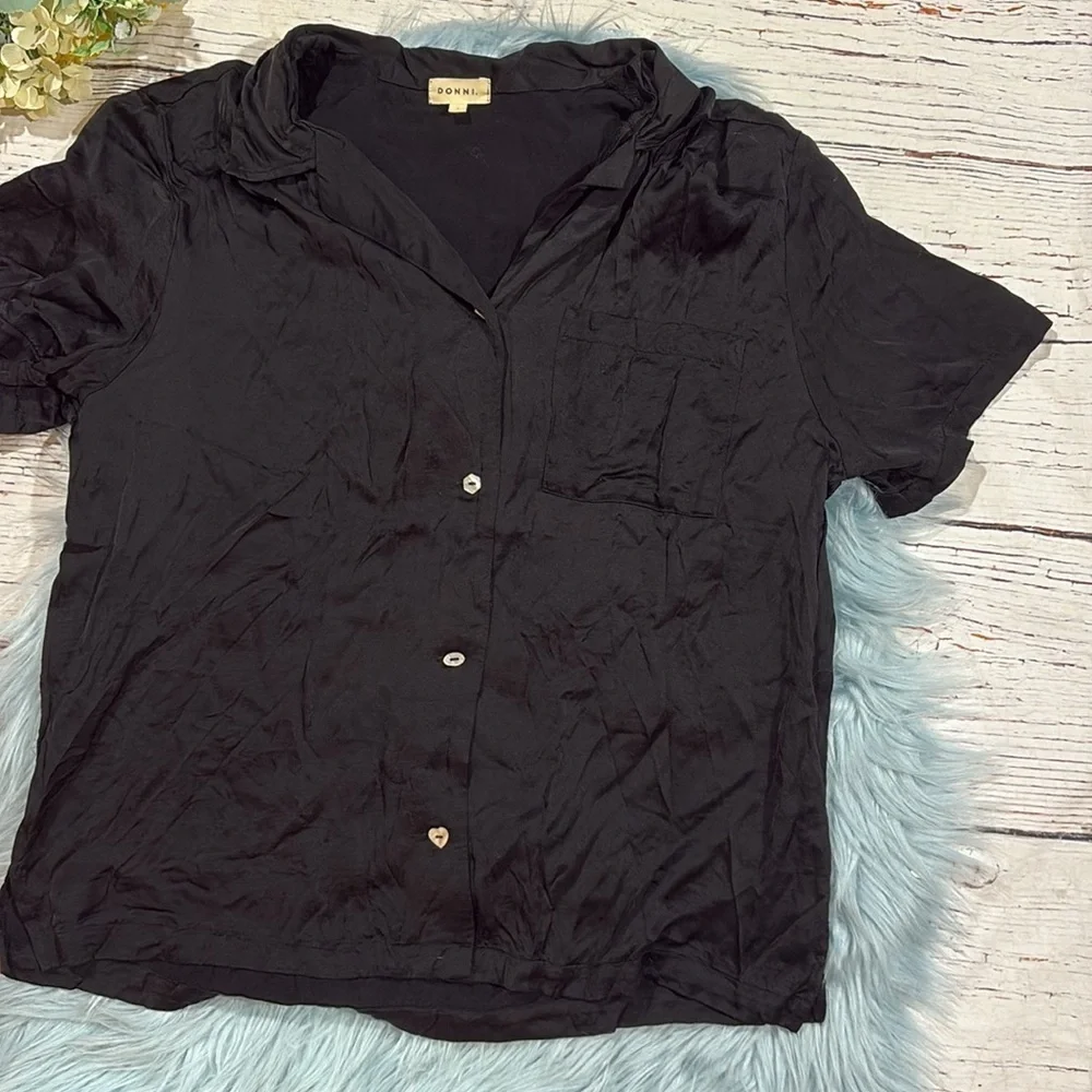 Donni silky short sleeve button front shirt jet - Picture 4 of 8